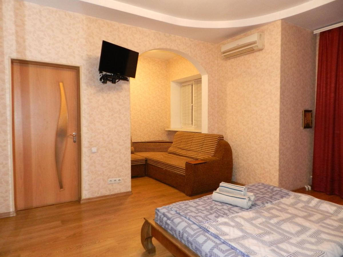 1-Room Apartment 50M2 On Metalurhiv Avenue 17, By Grandhome Zaporizhia Екстериор снимка